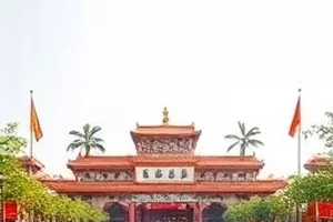 剧集删改镜头前后画面对照，缺失部分以灰色占位